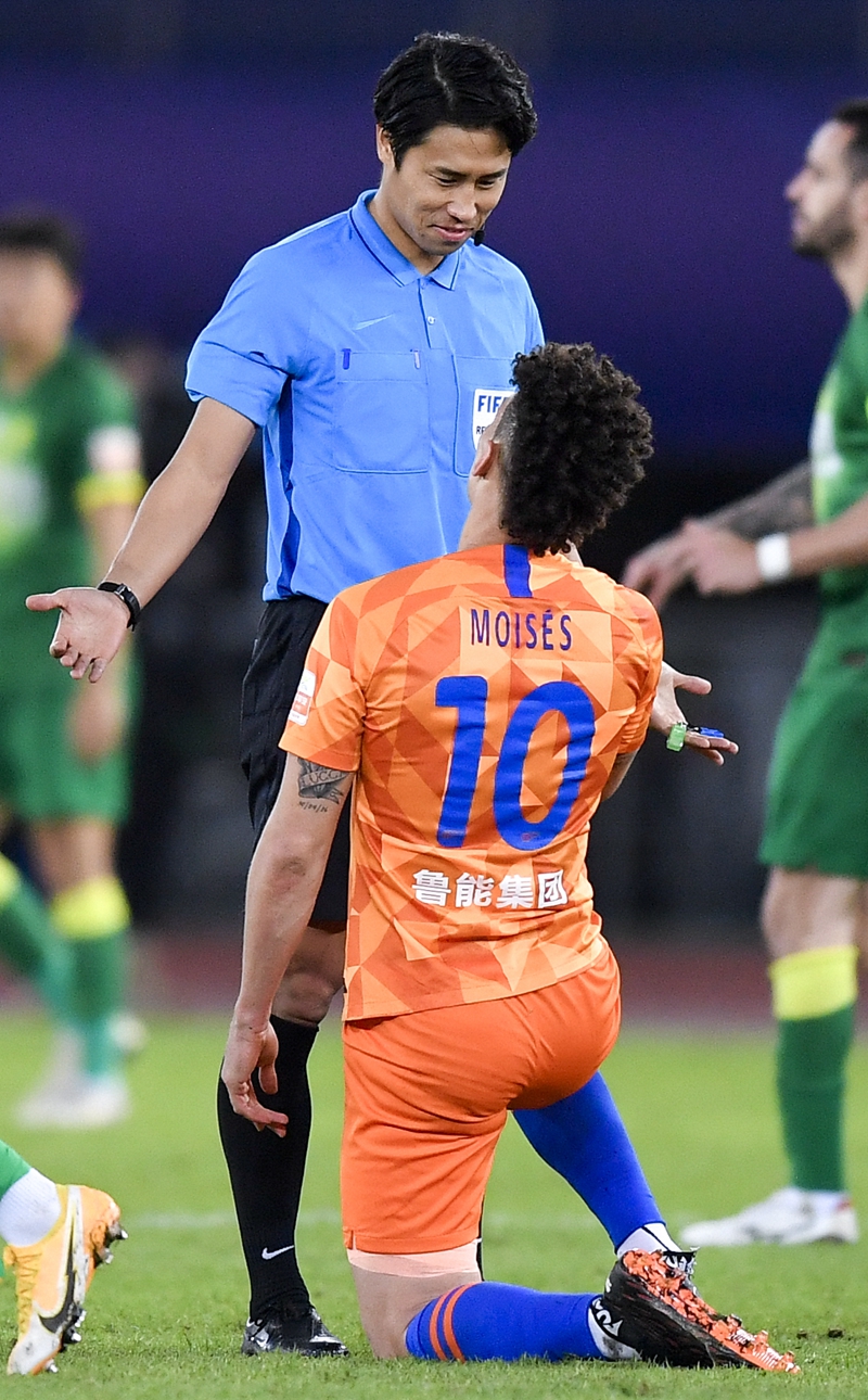 山东鲁能被裁判 黑 了 来 用成绩说话 京报网