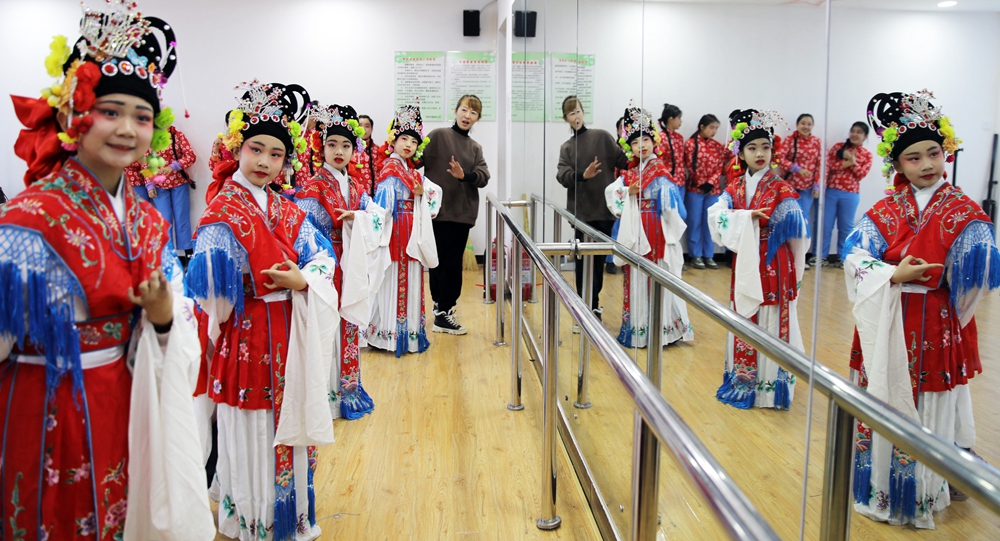 感受传统戏曲文化魅力京剧艺术教育进校园